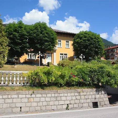 Emilia Villa *
