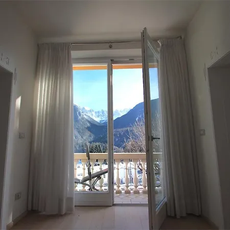 Emilia Villa