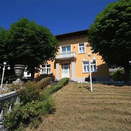 Emilia Villa *